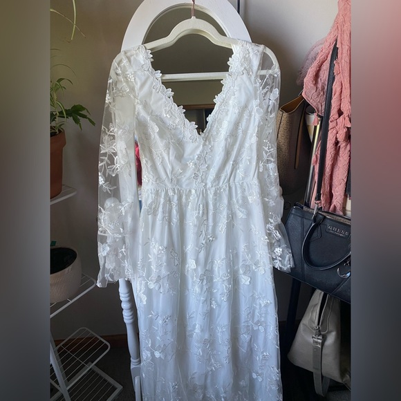 White lace dress - Picture 1 of 4